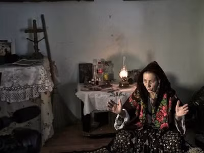 Phù thủy Bzaya, một người chủ trương dùng phép thuật để chống lại chính phủ Rumania