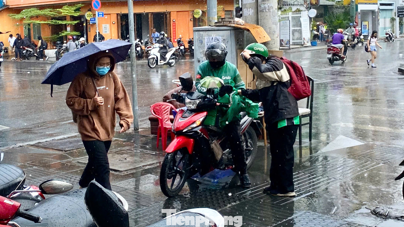 Trong ngày hôm nay, TPHCM có thể xuất hiện mưa dông rải rác, đặc biệt vào buổi chiều và tối. Ảnh minh họa: Hữu Huy