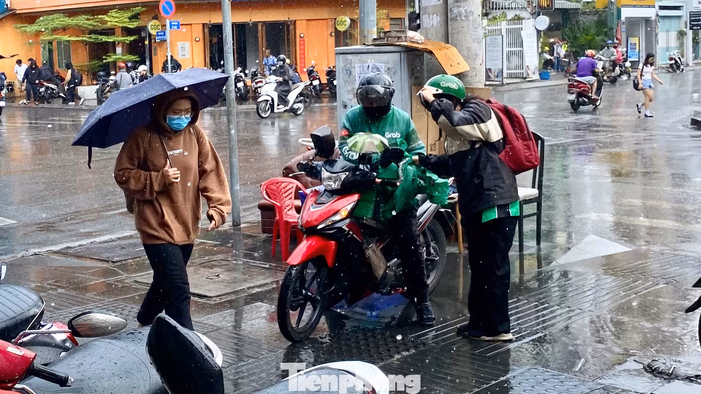 Trong ngày hôm nay, TPHCM có thể xuất hiện mưa dông rải rác, đặc biệt vào buổi chiều và tối. Ảnh minh họa: Hữu Huy