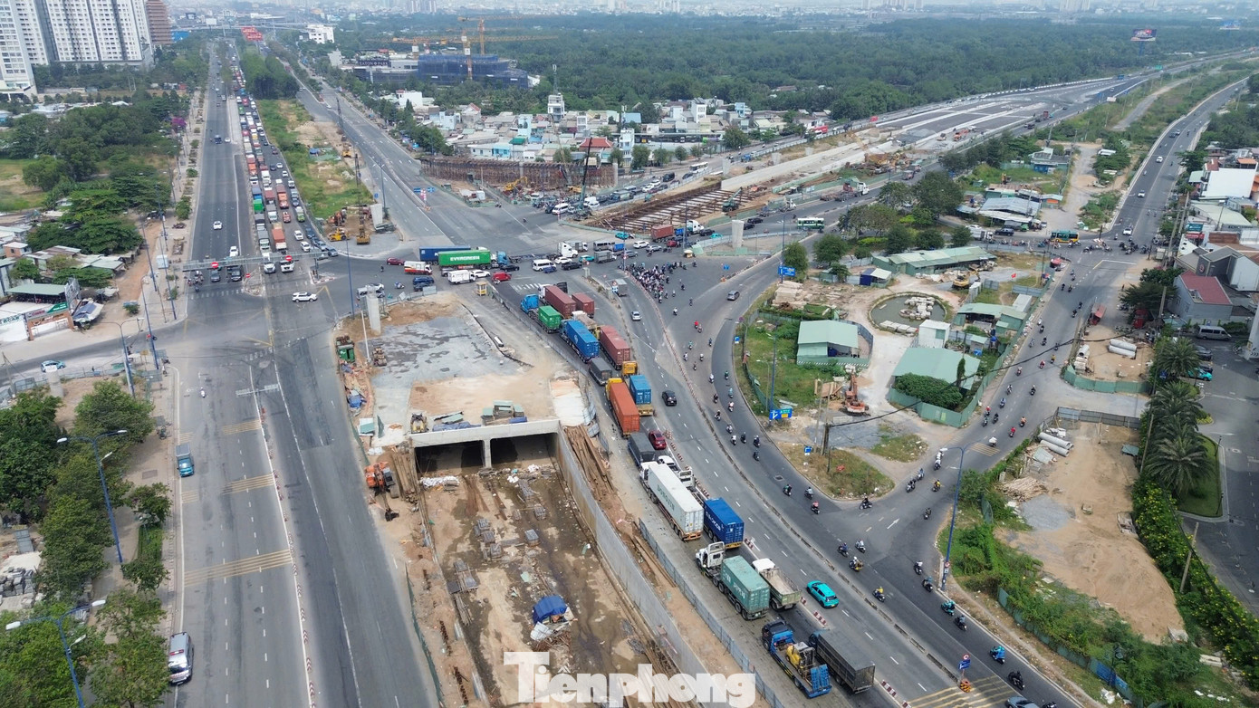 Hiện tổng tiến độ dự án nút giao thông An Phú đã được khoảng 65%. Ảnh: Tú Anh