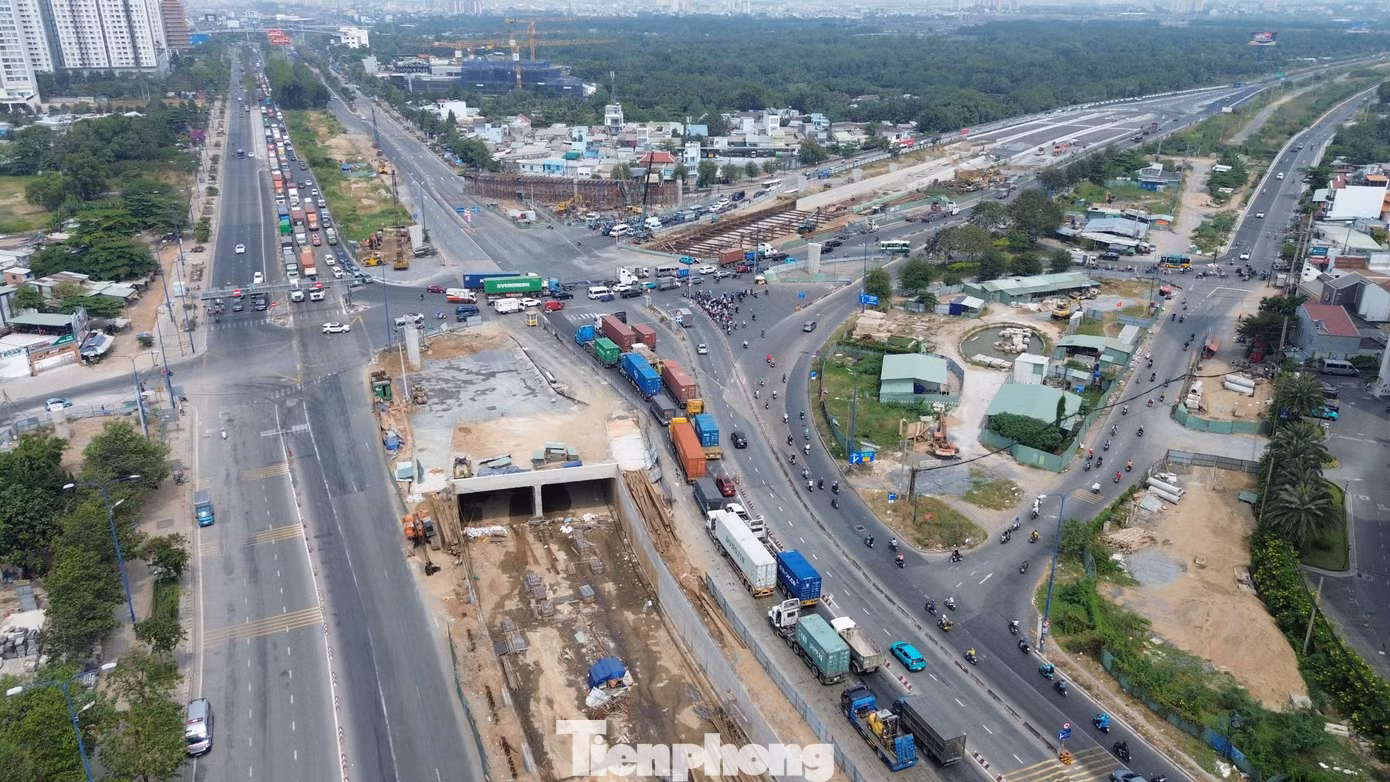 Hiện tổng tiến độ dự án nút giao thông An Phú đã được khoảng 65%. Ảnh: Tú Anh Hiện tổng tiến độ dự án nút giao thông An Phú đã được khoảng 65%. Ảnh: Tú Anh