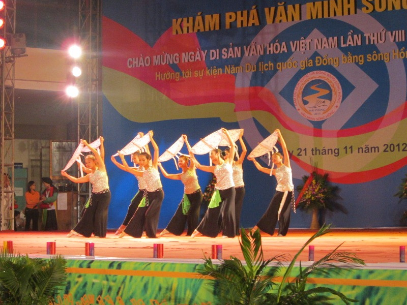 Hát múa: “Bức tranh quê”