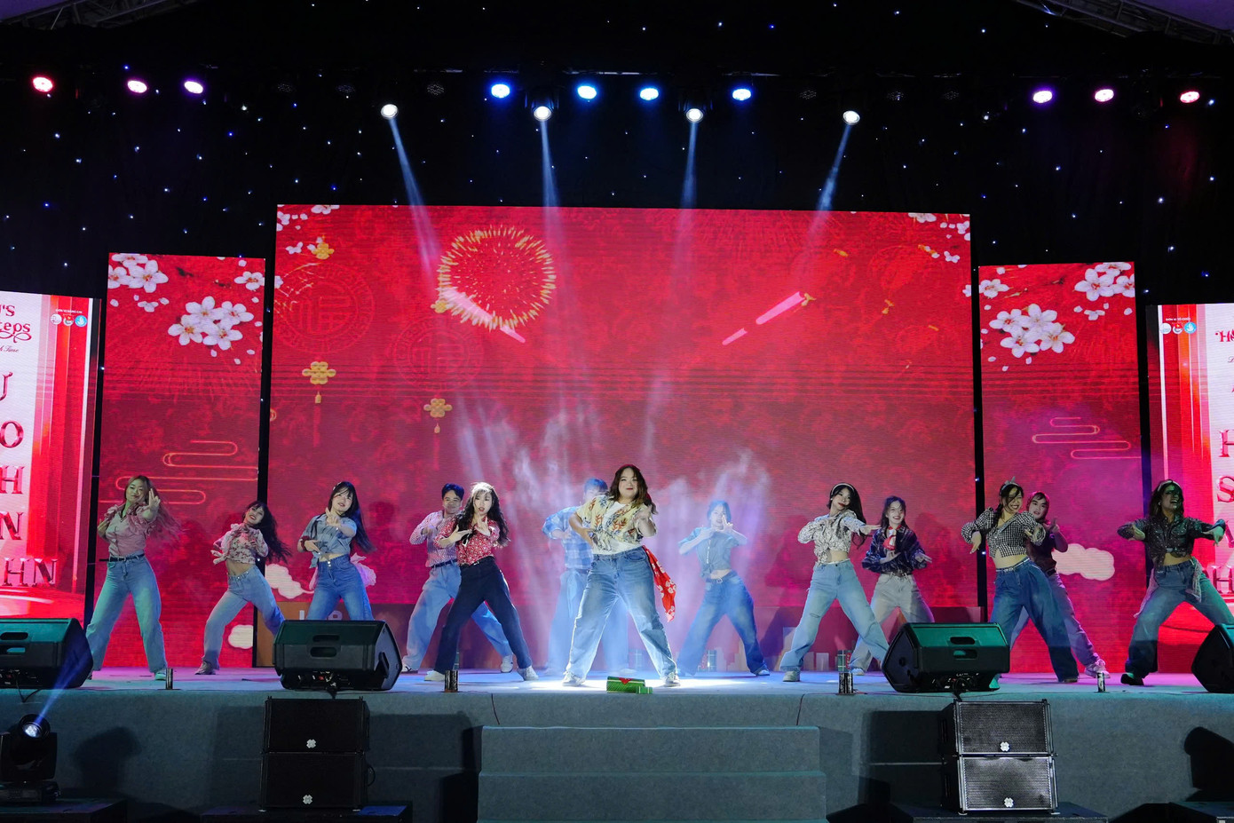 Phần trình diễn bùng nổ của các đội thi Phần trình diễn bùng nổ của các đội thi