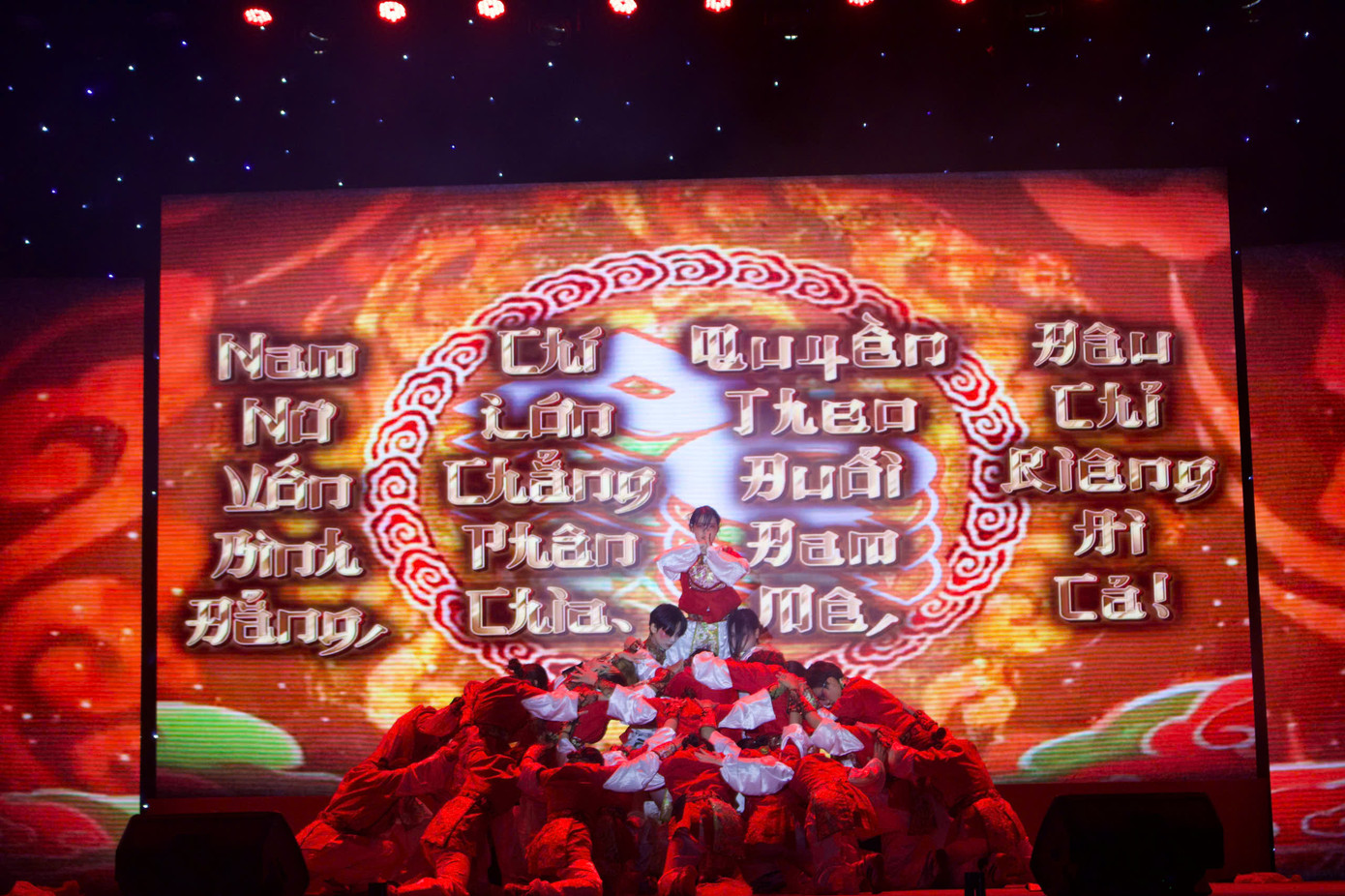 Phần trình diễn độc đáo của CLB Vũ đạo P.E.A.C.E Crew đến từ Trường ĐH KHXH&NV - Quán quân của cuộc thi. Phần trình diễn độc đáo của CLB Vũ đạo P.E.A.C.E Crew đến từ Trường ĐH KHXH&NV - Quán quân của cuộc thi.