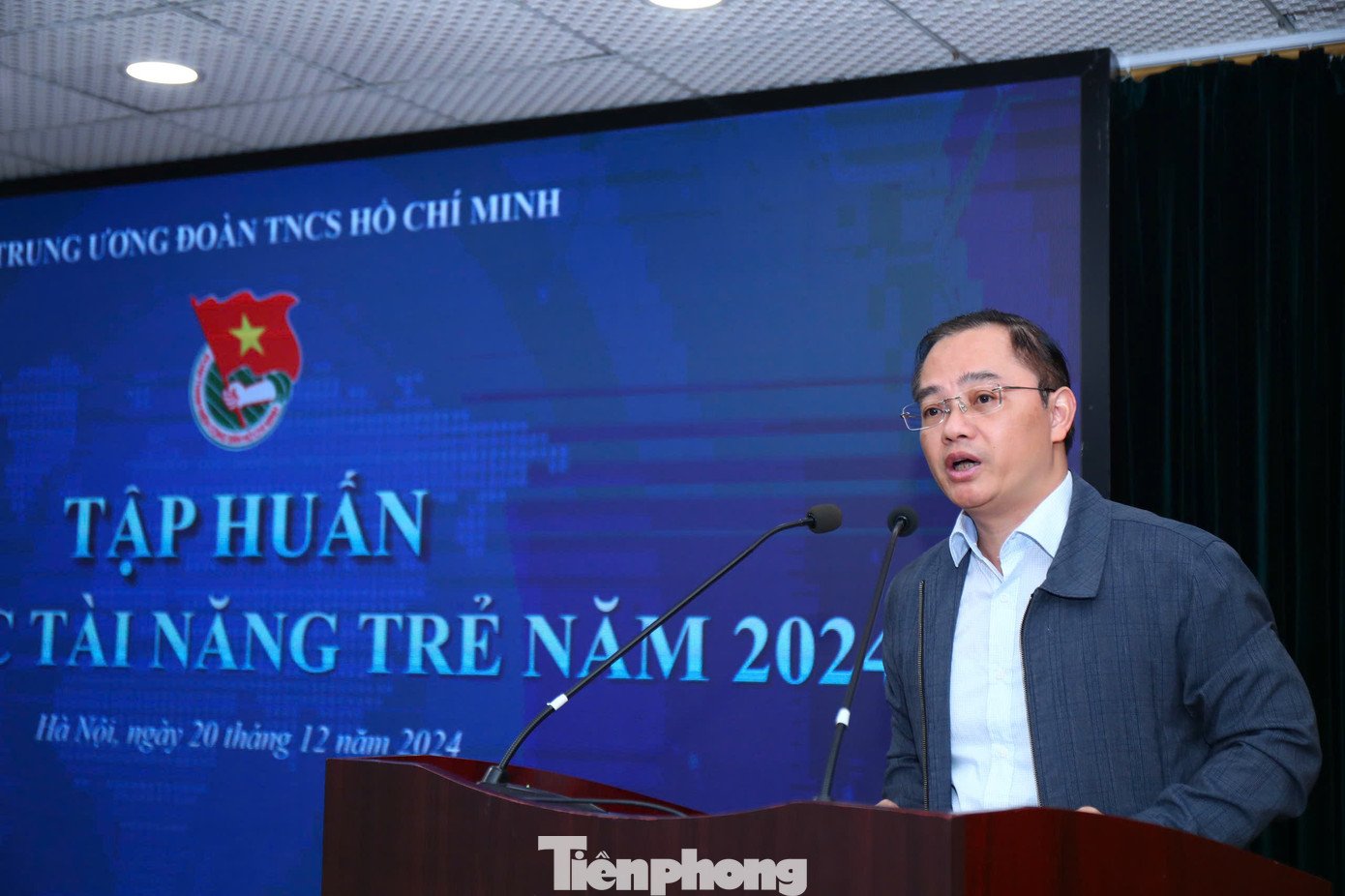 Ông Nguyễn Thanh Bình - Chuyên viên cao cấp, Vụ Công chức - Viên chức, Bộ Nội vụ, báo cáo chuyên đề: Chiến lược quốc gia về thu hút, trọng dụng nhân tài đến năm 2030, tầm nhìn đến năm 2050. Ông Nguyễn Thanh Bình - Chuyên viên cao cấp, Vụ Công chức - Viên chức, Bộ Nội vụ, báo cáo chuyên đề: Chiến lược quốc gia về thu hút, trọng dụng nhân tài đến năm 2030, tầm nhìn đến năm 2050.