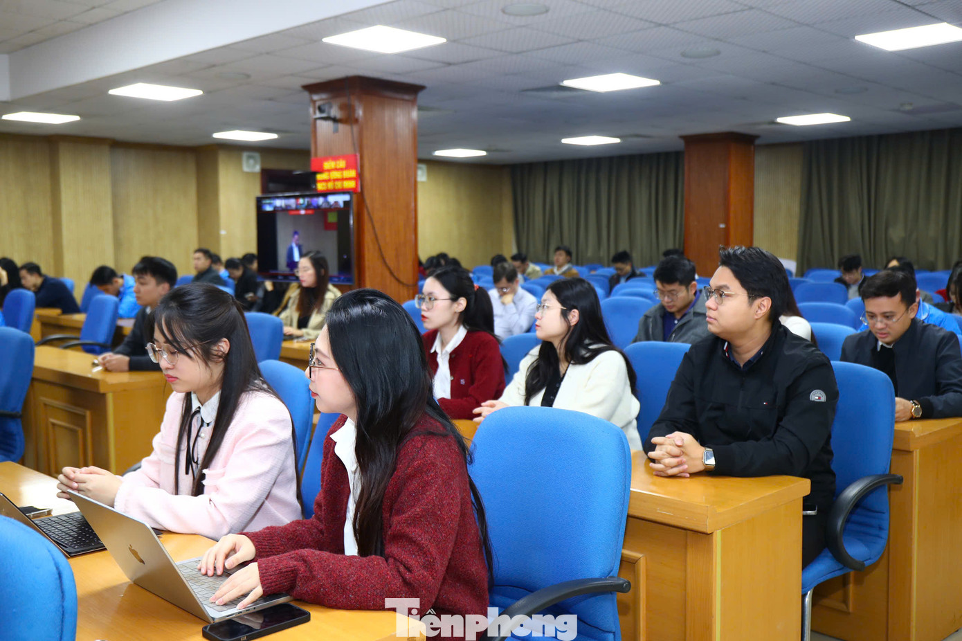 Tập huấn được tổ chức trực tiếp tại trụ sở T.Ư Đoàn và kết nối trực tuyến đến các Tỉnh, Thành Đoàn, Đoàn trực thuộc. Tập huấn được tổ chức trực tiếp tại trụ sở T.Ư Đoàn và kết nối trực tuyến đến các Tỉnh, Thành Đoàn, Đoàn trực thuộc.