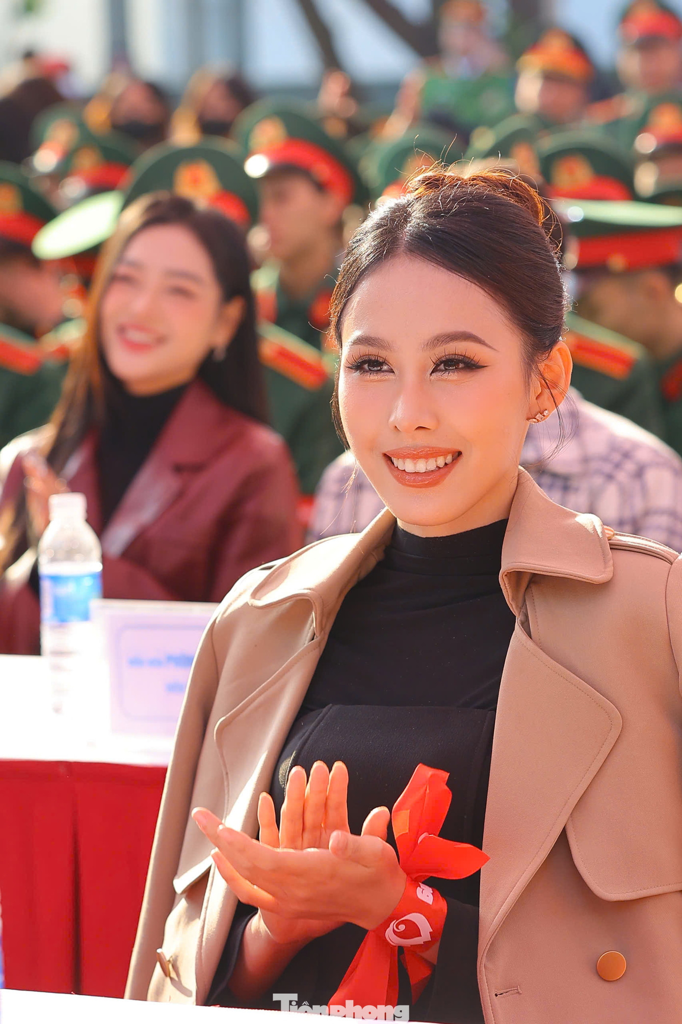 Á hậu 2 Hoa hậu Việt Nam năm 2022, Á hậu 2 Hoa hậu Liên lục địa năm 2023 Lê Nguyễn Ngọc Hằng từ 2 năm nay không còn xa lạ với bầu không khí nhiệt huyết của hàng nghìn sinh viên, tình nguyện viên tại Chủ Nhật Đỏ. Á hậu 2 Hoa hậu Việt Nam năm 2022, Á hậu 2 Hoa hậu Liên lục địa năm 2023 Lê Nguyễn Ngọc Hằng từ 2 năm nay không còn xa lạ với bầu không khí nhiệt huyết của hàng nghìn sinh viên, tình nguyện viên tại Chủ Nhật Đỏ.