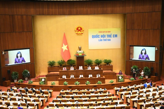 Bộ trưởng Bộ Y tế Đào Hồng Lan phát biểu tại phiên họp giả định “Quốc hội trẻ em” lần thứ II - năm 2024. Ảnh: Như Ý