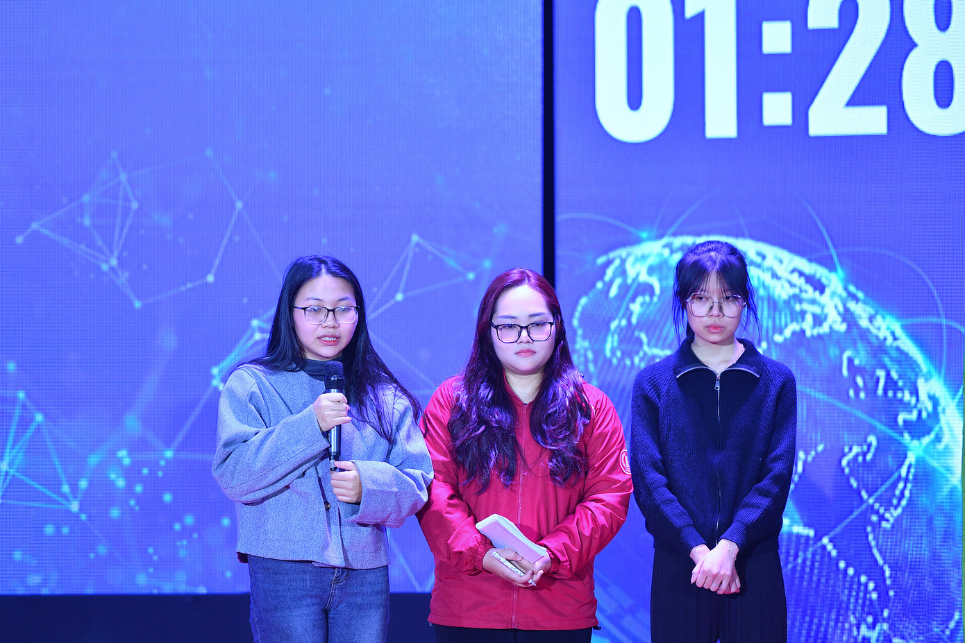 Các đội thuyết minh sản phẩm tại vòng chung kết. Ảnh: Phan Linh Các đội thuyết minh sản phẩm tại vòng chung kết. Ảnh: Phan Linh