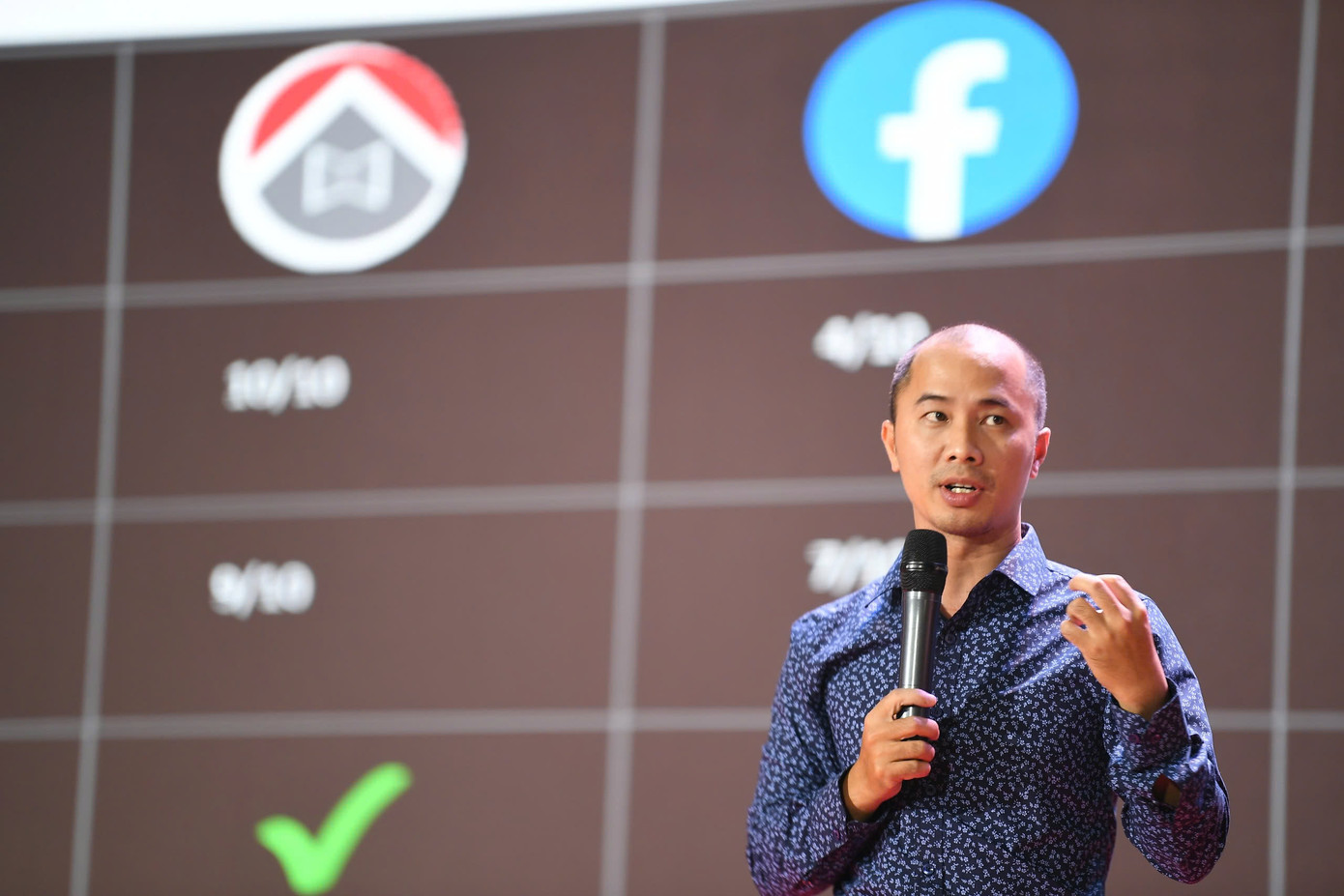 Các đội thi thuyết trình dự án trước Ban giám khảo. Ảnh: Dương Triều Các đội thi thuyết trình dự án trước Ban giám khảo. Ảnh: Dương Triều