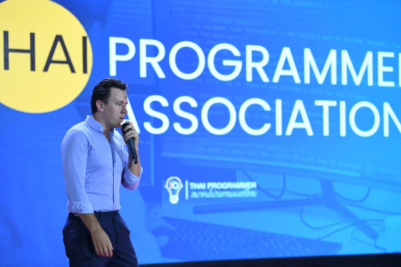 Các đội thi thuyết trình dự án trước Ban giám khảo. Ảnh: Dương Triều Các đội thi thuyết trình dự án trước Ban giám khảo. Ảnh: Dương Triều