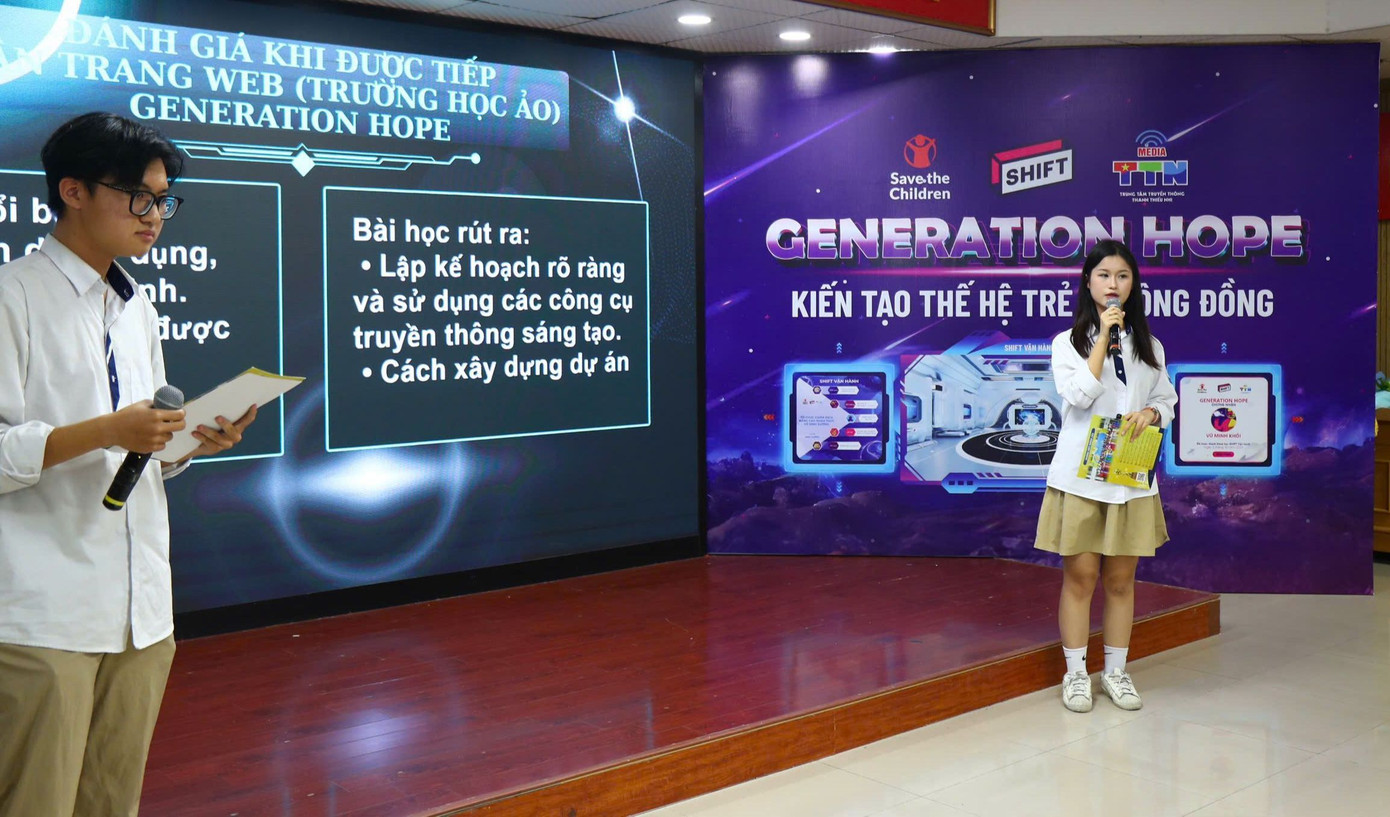 Nhóm học sinh trình bày dự án thử nghiệm ứng dụng Generation Hope.