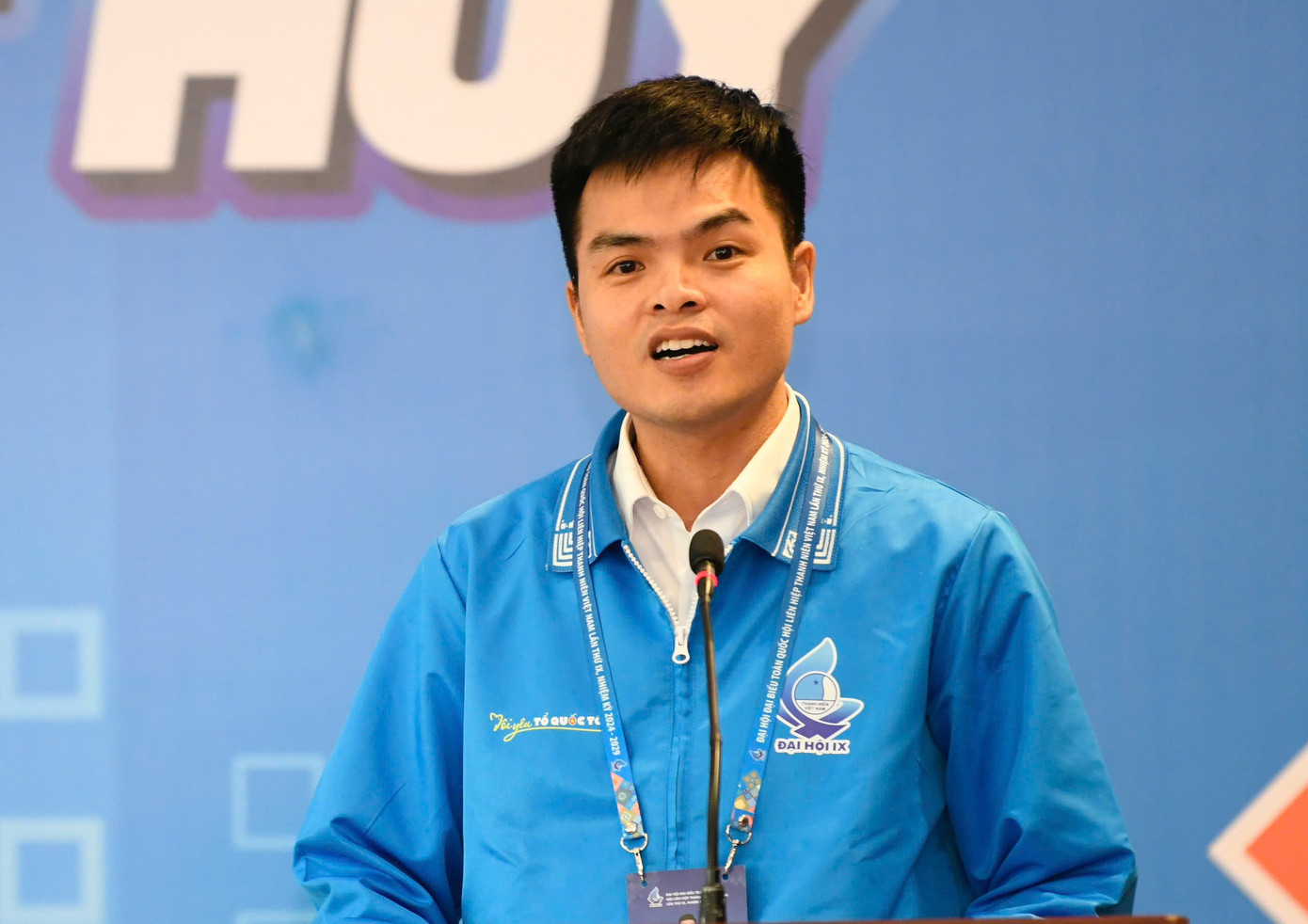 Nghệ nhân dân gian Hà Tĩnh - anh Trần Văn Sang (bên trái), chị Hà Thị Minh Châu - Bí thư Quận Đoàn, Chủ tịch Hội LHTN quận Lê Chân, TP Hải Phòng (bên phải) hiến kế nhiều giải pháp bảo tồn, phát huy văn hóa dân tộc. Nghệ nhân dân gian Hà Tĩnh - anh Trần Văn Sang (bên trái), chị Hà Thị Minh Châu - Bí thư Quận Đoàn, Chủ tịch Hội LHTN quận Lê Chân, TP Hải Phòng (bên phải) hiến kế nhiều giải pháp bảo tồn, phát huy văn hóa dân tộc.