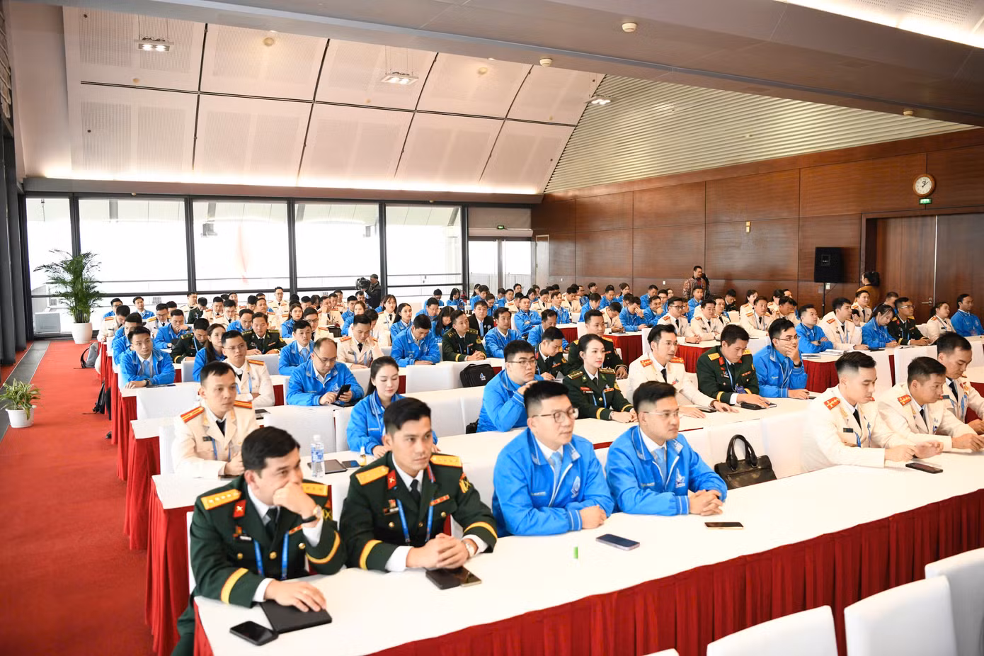 Các đại biểu tại Tổ thảo luận số 2