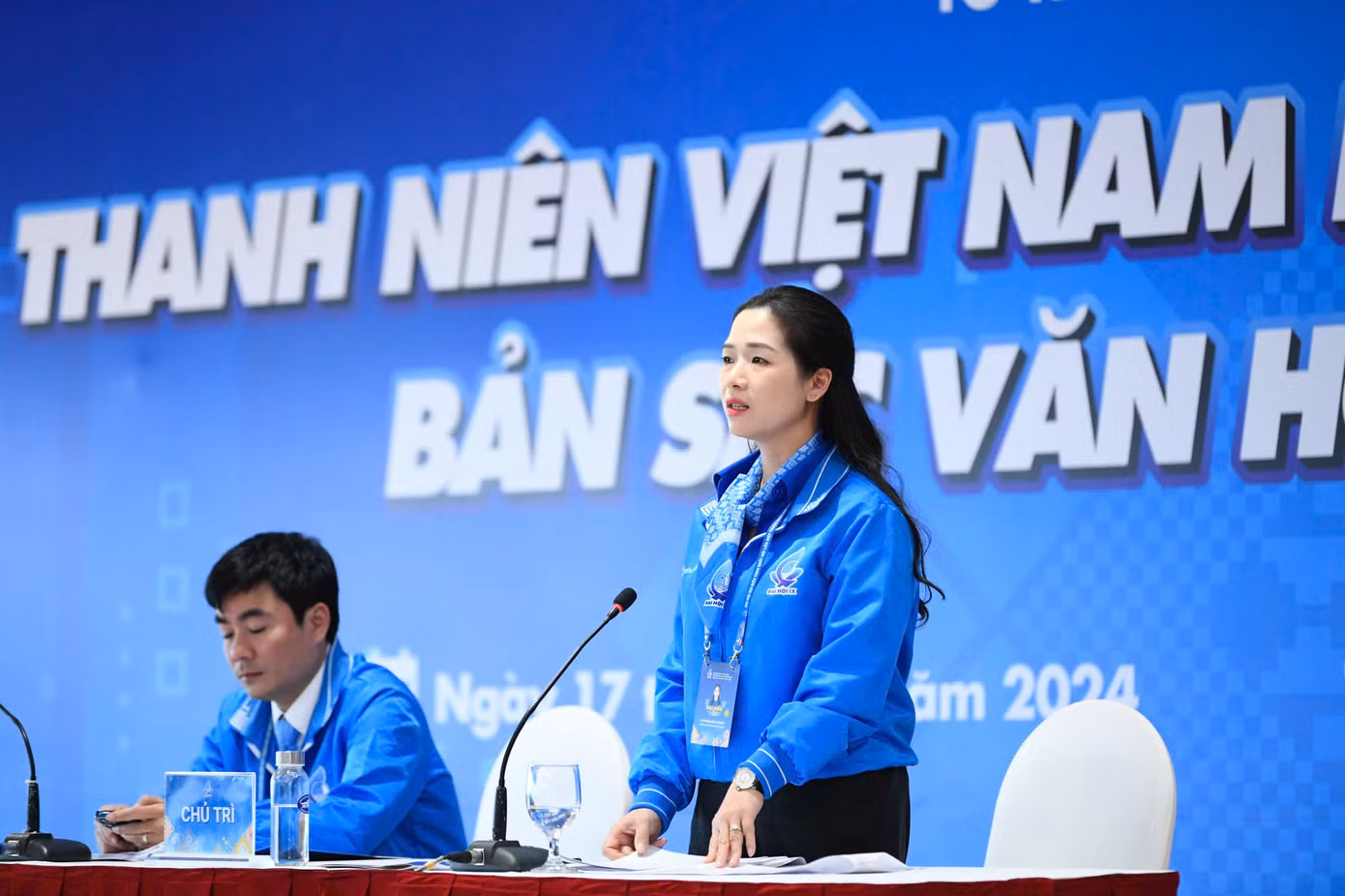 Chị Dương Minh Nguyệt - Bí thư Tỉnh Đoàn, Chủ tịch Hội LHTN Việt Nam tỉnh Tuyên Quang phát biểu tại tổ thảo luận số 2.