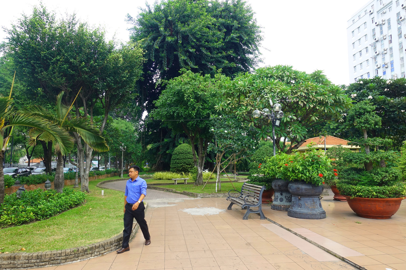 Tại kỳ họp thứ 10 của HĐND TPHCM khóa X vừa diễn ra, Chủ tịch UBND quận 1 Lê Đức Thanh cho biết, chính quyền địa phương sẽ tổ chức hội nghị xúc tiến thương mại - đầu tư dành cho các cơ sở ngành nghề phục vụ ăn uống, thực phẩm, qua đó góp phần giới thiệu, quảng bá các giá trị văn hóa ẩm thực trên địa bàn.