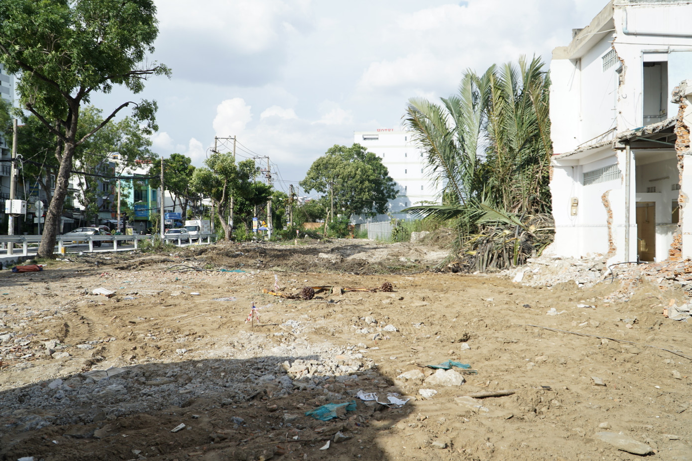 Hiện nay, cơ quan chức năng và chính quyền địa phương đang đẩy nhanh tiến độ giải phóng mặt bằng, chuẩn bị bàn giao mặt bằng cho chủ đầu tư (Ban Quản lý Dự án đầu tư xây dựng các công trình giao thông TPHCM gọi tắt là Ban Giao thông) để tái thi công dự án.