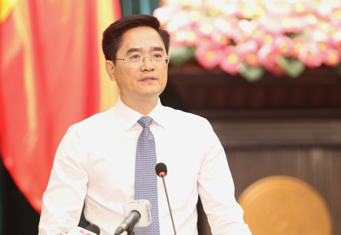 Ông Trần Quang Lâm - Giám đốc Sở GTVT TPHCM, trả lời chất vấn. Ảnh: Nguyễn Tùng. Ông Trần Quang Lâm - Giám đốc Sở GTVT TPHCM, trả lời chất vấn. Ảnh: Nguyễn Tùng.