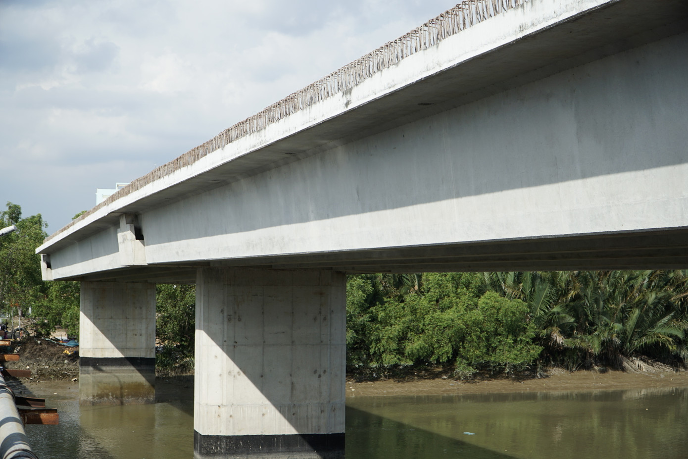 Theo thiết kế, cầu Phước Long mới có chiều dài 380m, rộng 10,5m thay thế cho cầu cũ đang quá tải.