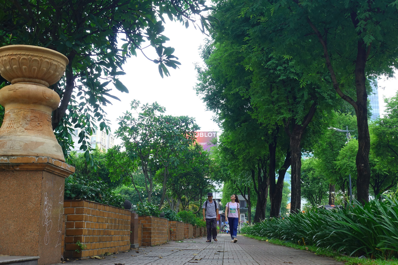 Cùng với việc tiếp nhận các công viên do Sở Xây dựng chuyển giao, quận 1 sẽ khảo sát và xây dựng các công viên chuyên đề. Dự kiến quý I/2024, quận 1 sẽ ra mắt công viên chuyên đề vườn nghệ thuật tại công viên Bách Tùng Diệp.