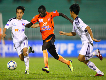 Rốt cuộc, SG.XT hay XMXT.SG (giữa) mới là “tên thật” của đội bóng nhà bầu Thủy? Hoàng Hùng