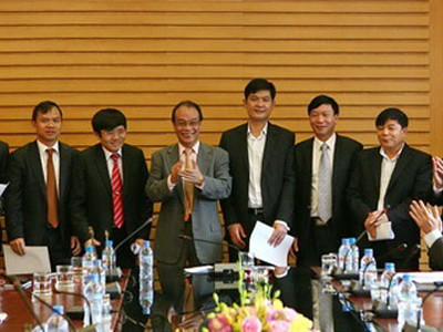 Thu nhập của lãnh đạo Petrolimex được phép không căn cứ vào kết quả kinh doanh!