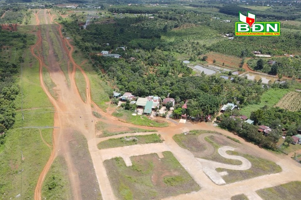 Sân bay Nhân Cơ hiện sử dụng cho mục đích quốc phòng. Ảnh sân bay Nhân Cơ hiện hữu (Ảnh: BĐN). Sân bay Nhân Cơ hiện sử dụng cho mục đích quốc phòng. Ảnh sân bay Nhân Cơ hiện hữu (Ảnh: BĐN).