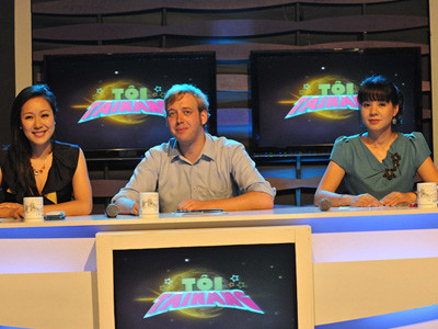 Cặp đôi (trái) từng xuất hiện trong một gameshow cùng MC Diễm Quỳnh