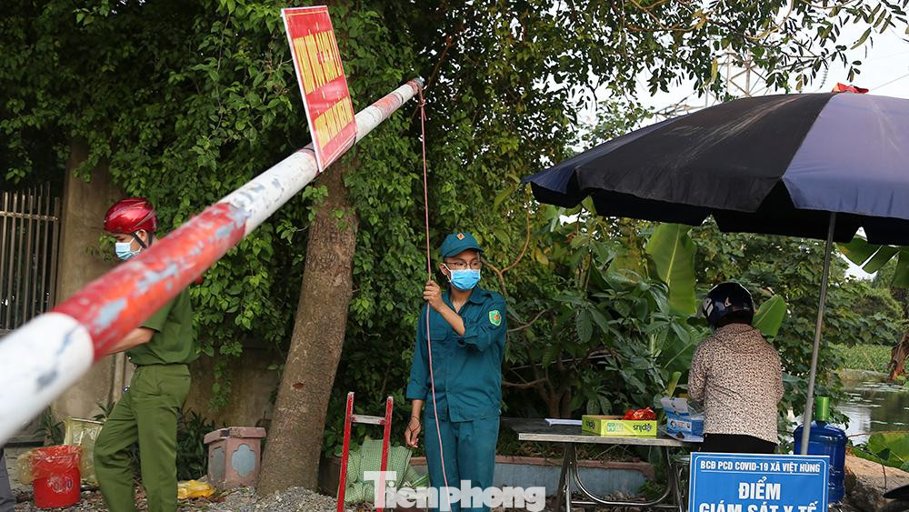 Khu vực phong toả kiểm soát chặt chẽ theo đúng tinh thần "nội bất xuất, ngoại bất nhập"... Khu vực phong toả kiểm soát chặt chẽ theo đúng tinh thần "nội bất xuất, ngoại bất nhập"...