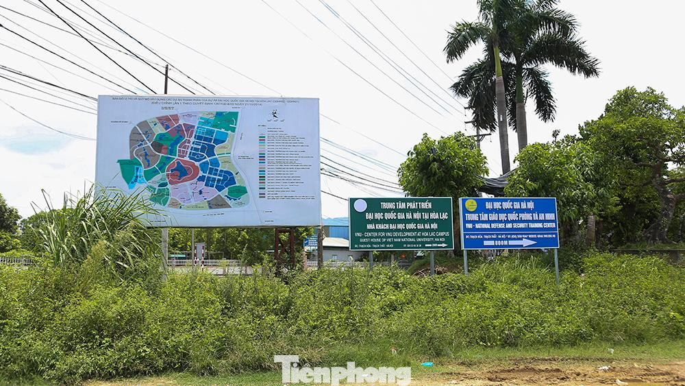 Dự án Đại học Quốc gia Hà Nội tại Hòa Lạc được Chính phủ phê duyệt và thông qua năm 2003, với mục tiêu phát triển một đô thị đại học hiện đại bậc nhất Đông Nam Á.