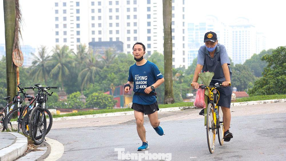 Một số người còn chưa chấp hành thông điệp “5K” và đeo khẩu trang không đúng với quy định.