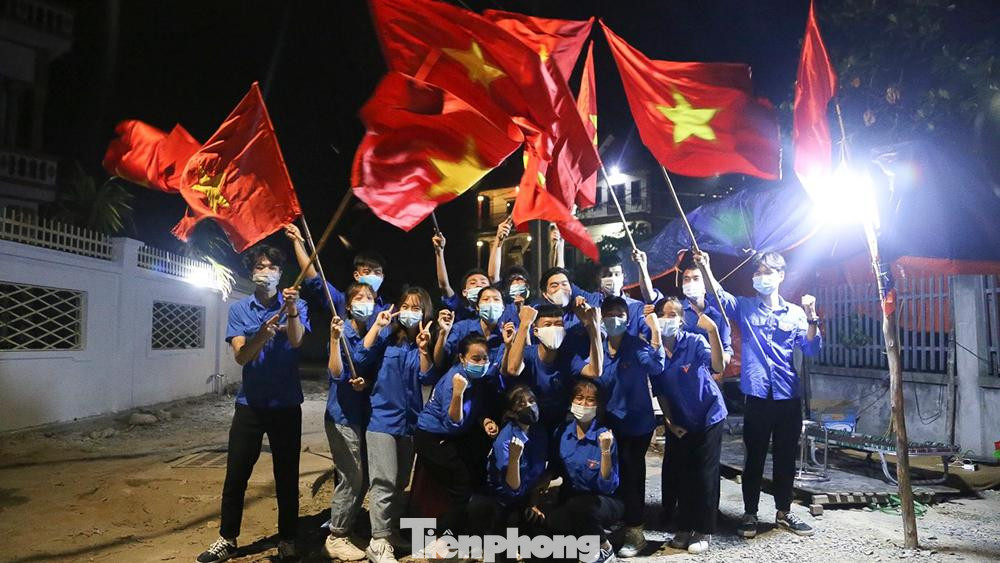 Dơ khẩu khiểu quyết tâm chống lại bệnh dịch. Dơ khẩu khiểu quyết tâm chống lại bệnh dịch.