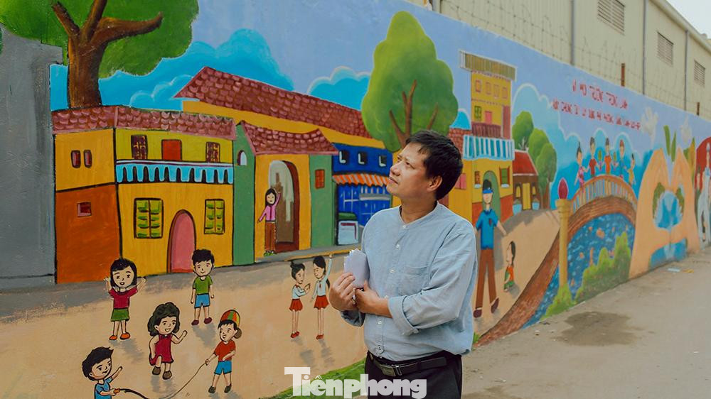 " Qua những hình ảnh bích họa này, tôi mong người dân nơi đây sẽ có những cái nhìn lạc quan, tươi mới hơn so với thời điểm công ty bị cháy và cũng ý thức được việc giữ gìn xanh sạch đẹp ở khu dân cư" chú Vũ Cao Thuật chia sẻ. " Qua những hình ảnh bích họa này, tôi mong người dân nơi đây sẽ có những cái nhìn lạc quan, tươi mới hơn so với thời điểm công ty bị cháy và cũng ý thức được việc giữ gìn xanh sạch đẹp ở khu dân cư" chú Vũ Cao Thuật chia sẻ.