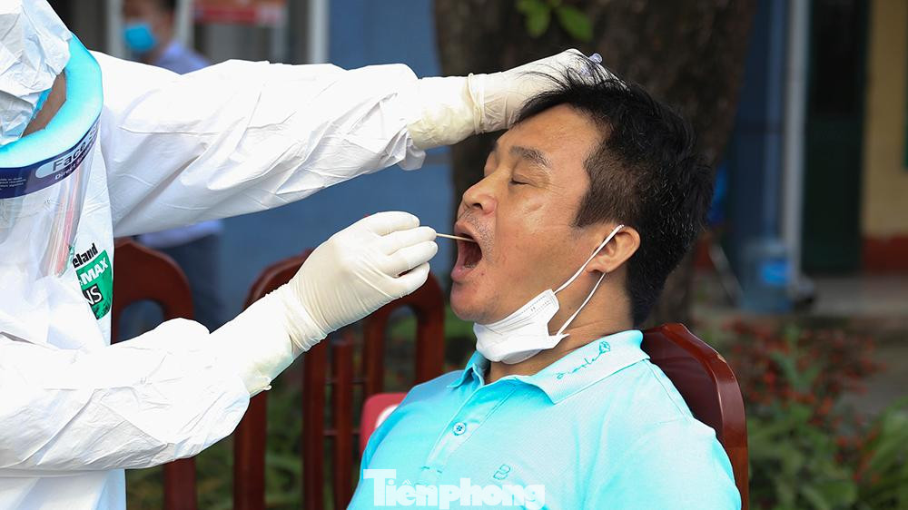 Tất cả đều được lấy dịch họng để xét nghiệm. Tất cả đều được lấy dịch họng để xét nghiệm.