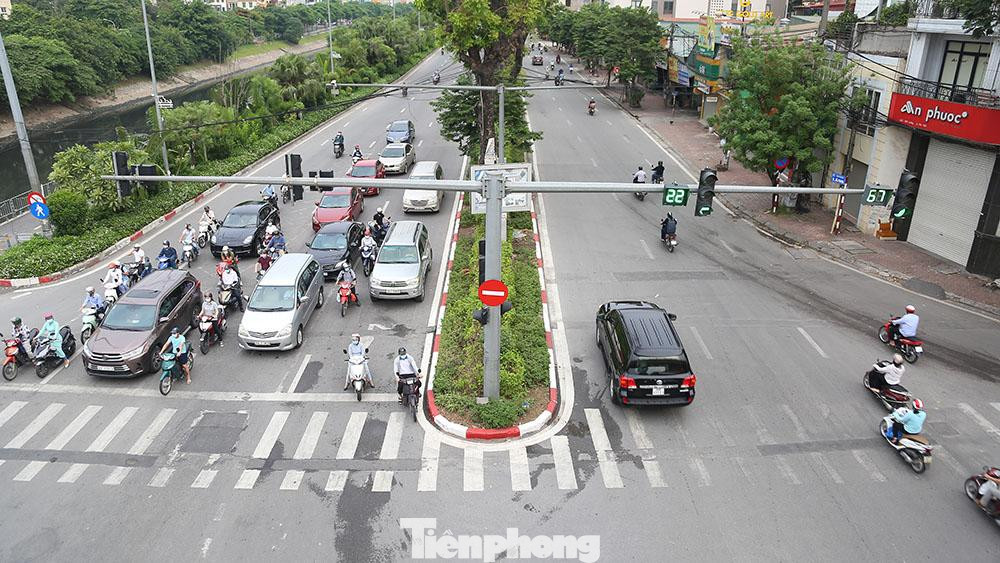 Đường Láng ngày đầu tuần.