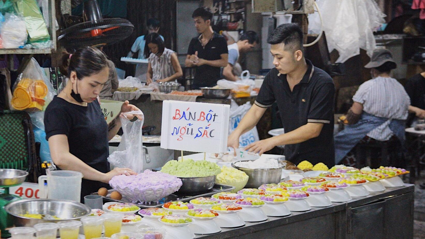 ... trung bình bánh chay có giá 20.000đ/ bát, bánh trôi có giá 15.000đ/ đĩa