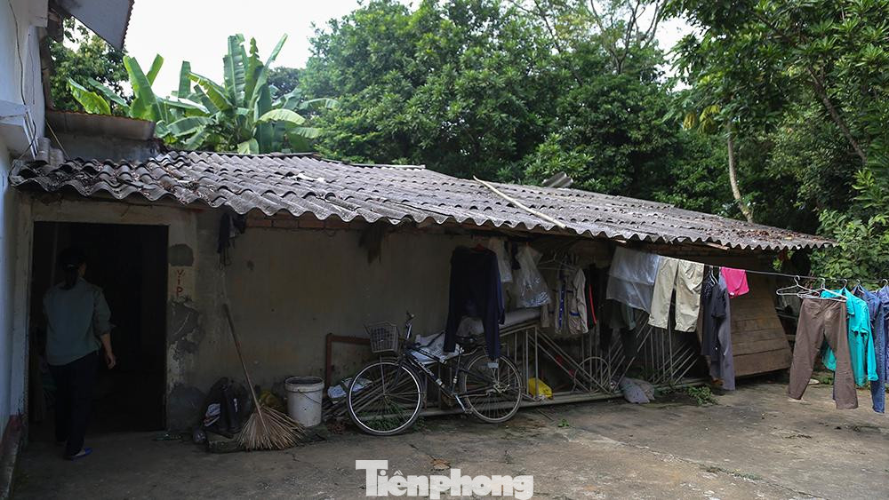 Căn nhà trống trải, không đồ đạc giá trị và có thể đổ sập bất cứ lúc nào của cô Tình tại thôn 5, xã Thạch Hòa