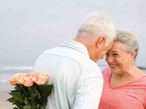 Tình dục phụ thuộc nhiều vào văn hóa tình dục và sức khỏe hơn là tuổi tác