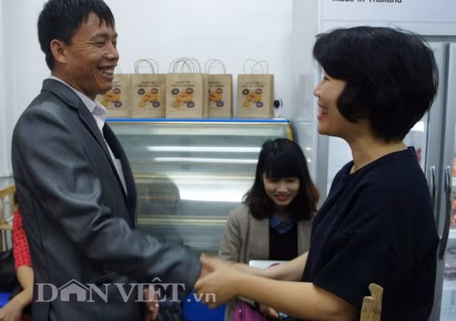 Ông Đoàn Văn Vươn tiếp thị vịt sạch ở Hà Nội ảnh 3