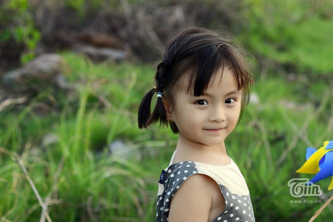 Theo lời kể của anh Khoa - ba của Bảo Thư, mới 5 tuổi nhưng bộc lộ khá nhiều năng khiếu như: hội họa, múa hát