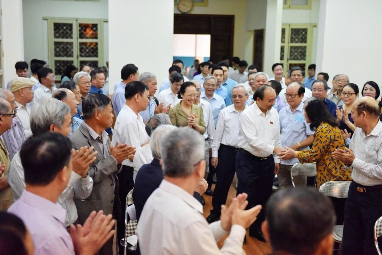 Thủ tướng: Sách giáo khoa 'đụng' đến từng nhà, phải tiết kiệm và phù hợp ảnh 1