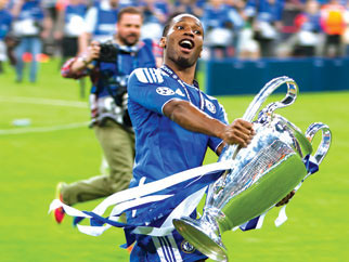 Rời bỏ Chelsea, Drogba đến Trung Quốc vì tiền. Nào ngờ, tiền không mà tiếng cũng mất. Rời bỏ Chelsea, Drogba đến Trung Quốc vì tiền. Nào ngờ, tiền không mà tiếng cũng mất