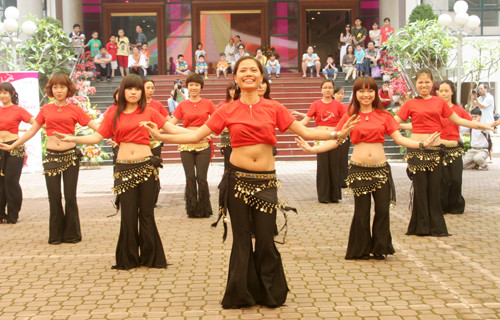 Trình diễn Belly dance tập thể lần đầu ở Hà Nội