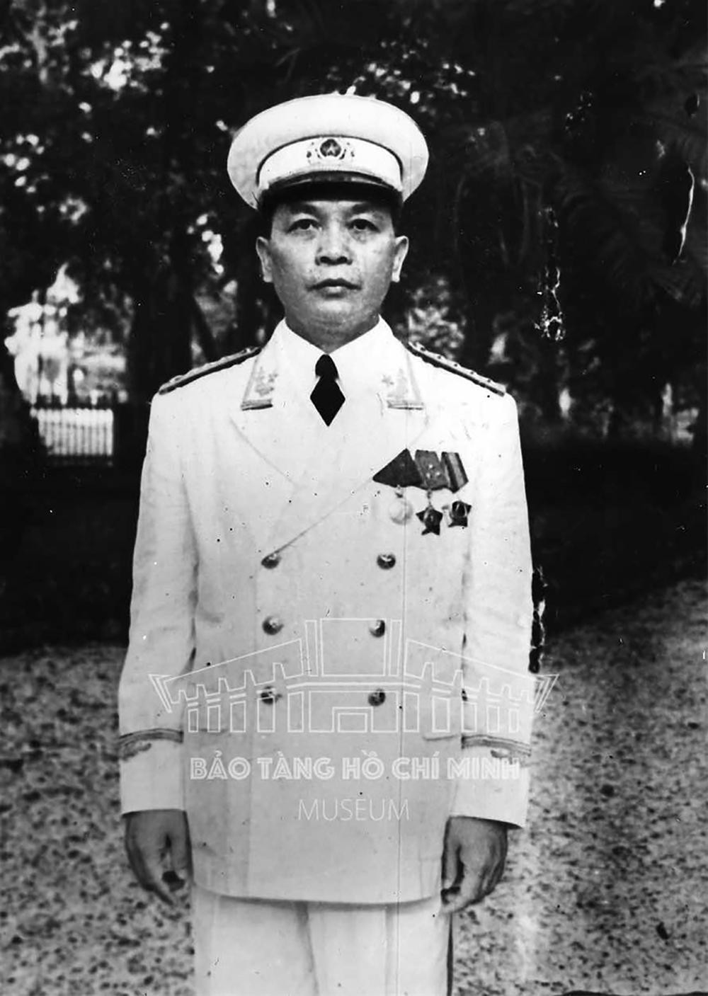 Đại tướng Võ Nguyên Giáp trong buổi Lễ phong quân hàm cho các cán bộ cao cấp Quân đội Nhân dân Việt Nam tại Câu lạc bộ Ba Đình, ngày 1/9/1959. Ảnh: Tư liệu BTHCM