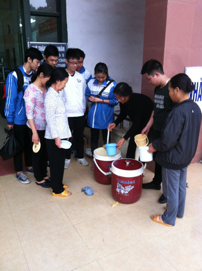 Thầy trò Trường THPT Cầu Giấy mang tết đến vùng cao ảnh 6