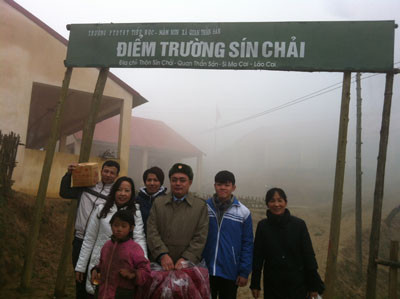 Thầy trò Trường THPT Cầu Giấy mang tết đến vùng cao ảnh 4