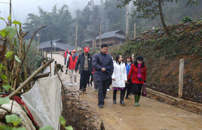 Thầy trò Trường THPT Cầu Giấy mang tết đến vùng cao ảnh 3