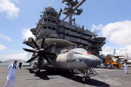 Một loại máy bay chiến đầu của Mỹ được triển khai tập trận năm 2010. Ảnh: Xinhua