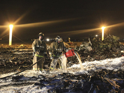 Đội cứu hộ và tìm kiếm làm việc tại hiện trường vụ tai nạn máy bay. Ảnh: Bộ Tình trạng Khẩn cấp Nga