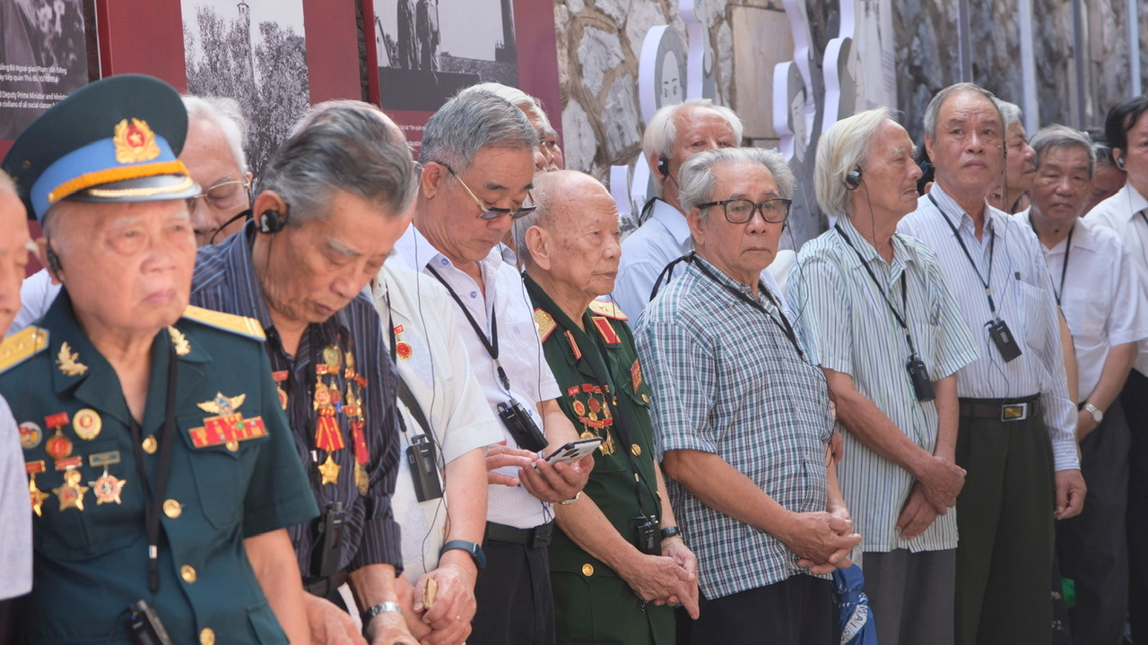 Nội dung trưng bày Trường kỳ kháng chiến kể về những năm 1947- 954, học sinh kháng chiến chung sức đồng lòng, làm dấy lên phong trào đấu tranh mạnh mẽ, sôi nổi với nhiều hình thức. Ảnh: Châu Linh.